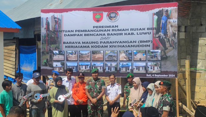 Dandim 1403/Palopo Resmikan Bantuan Pembangunan 8 Unit Rumah Kepada Korban Banjir di Kab. Luwu