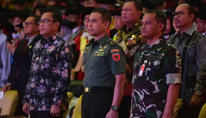 Kasdam XIV/Hsn Menghadiri Upacara Dies Natalies Ke-68 Unhas