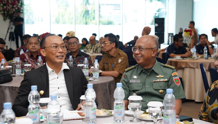 Pamen Ahli Bidang Sishanneg Poksahli Pangdam XIV/Hsn Menghadiri Seminar Ekonomi Harmoni Kolaborasi Untuk Ekonomi Sulsel Maju dan Berkualitas