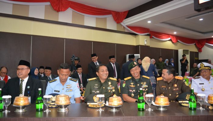 Irdam XIV/Hsn Menghadiri Rapat Paripurna Pengucap Sumpah/Janji Anggota DPRD Prov. Sulsel Periode 2024-2029