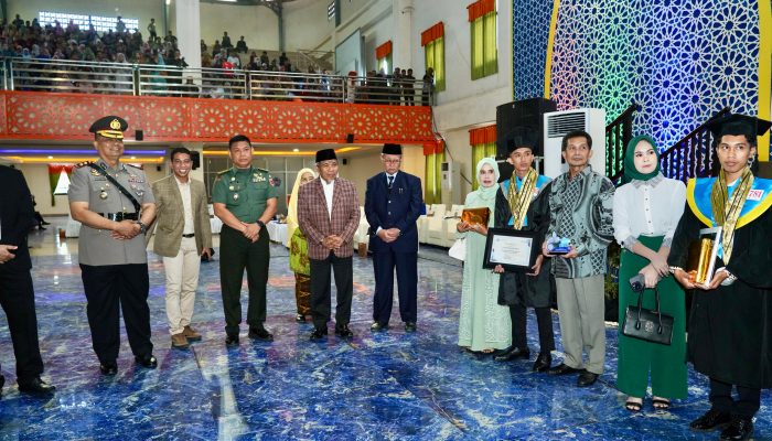 Pamen Ahli Bid. OMP Menghadiri Acara Wisuda Diploma, Sarjana, Profesi dan Pascasarjana Ke-83 Unismuh