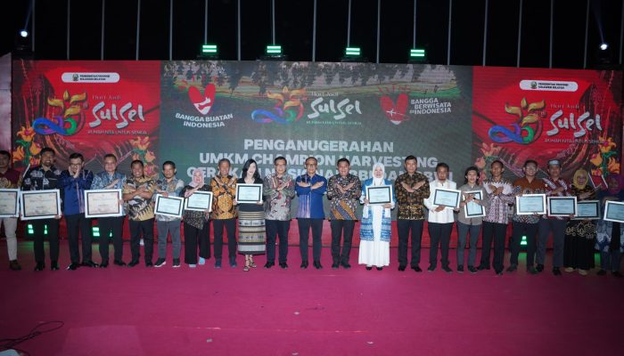 Pangdam XIV/Hsn Didampingi Ketua Persit Kartika Candra Kirana Menghadiri Penutupan Peringatan Hari Jadi Ke-355 Sulsel Tahun 2024