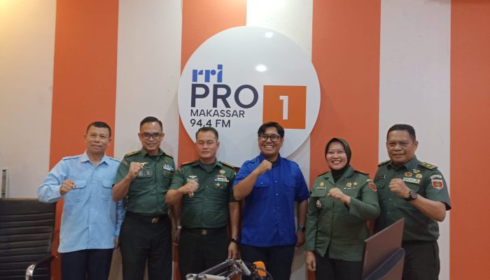 Bekangdam XIV/Hsn Dalam Siaran TNI (Interaktif) RRI Makassar : Bahas Dukungan Program “Hasanuddin Peduli Anak Sekolah” Pada Bidang Perbekalan