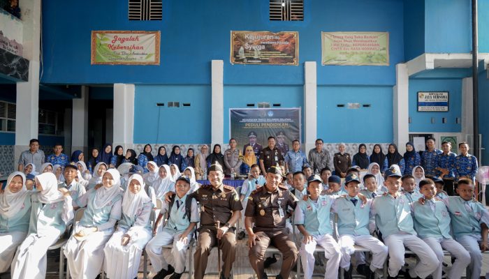 Berawal Dari Kasus Yang Dihentikan Lewat Keadilan Restoratif, Kajati Sulsel Lakukan Penyuluhan Hukum di SMPN 22 Makassar