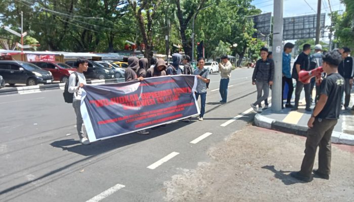 Desak Majelis Hakim Kabulkan Gugatan Praperadilan SP3 Tersangka SA Cs, Begini Tuntutan Para Aksi Unjuk Rasa di Depan PN Makassar