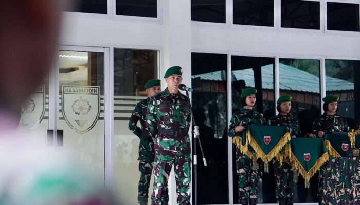 Kasdam XIV/Hsn Serahkan Piala dan Penghargaan kepada Para Juara Lomba Peleton Beranting YWPJ