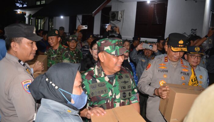 Pangdam XIV/Hsn dan Forkopimda Sulsel Pantau Malam Perayaan Natal 2024 di Kota Makassar
