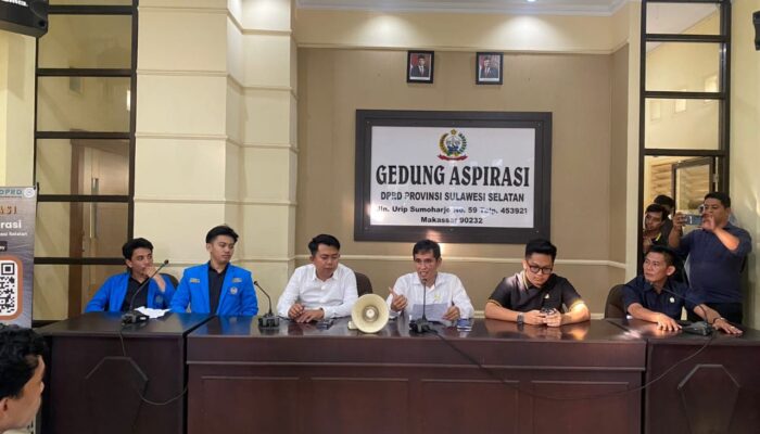 BEM FEB Unismuh Makassar Sukses Suarakan Penolakan PPN 12% di Kantor DPRD Sul-sel