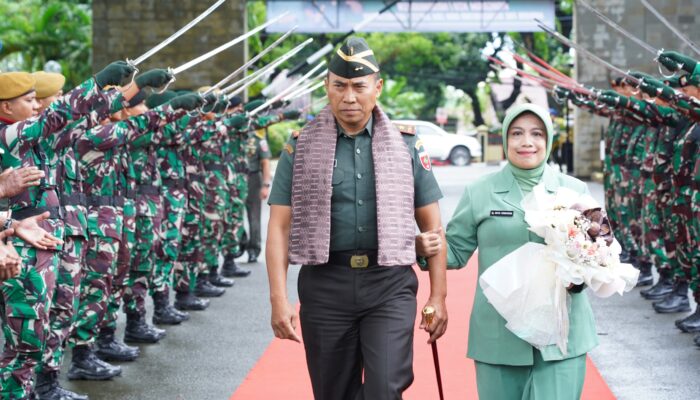 Tradisi Penerimaan dan Pelepasan Pangdam XIV/Hsn: Mayjen TNI Windiyatno Resmi Jadi Warga Kodam XIV/Hsn