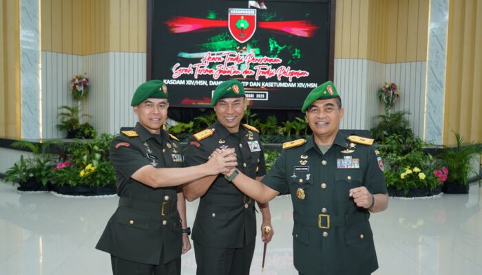 Pangdam XIV/Hsn Pimpin Serah Terima Jabatan Tiga Pejabat di Lingkungan Kodam XIV/Hsn