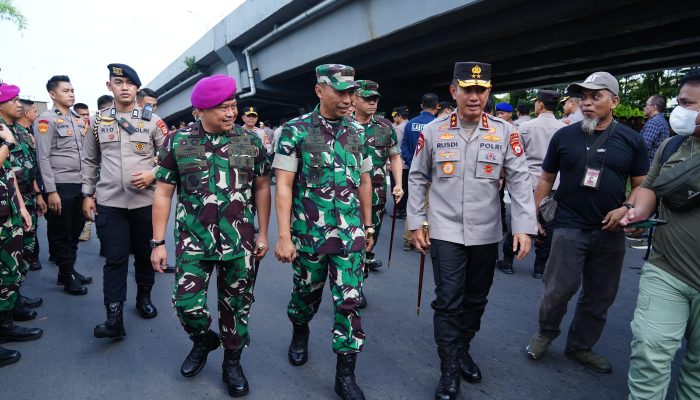 Pangdam XIV/Hsn Hadiri Apel Siaga Peringatan Hari Buruh Internasional di Kota Makassar dan Vicon Bersama Panglima TNI