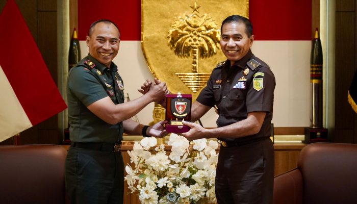 Pangdam XIV/Hasanuddin Terima Audiensi Sekretaris Jaksa Agung Muda Tindak Pidana Militer dan Kajati Sulsel