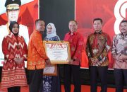 Hut ke-80 RI, Pangdam XIV/Hasanuddin Dianugerahi Penghargaan Dari Gubernur Sul-Sel