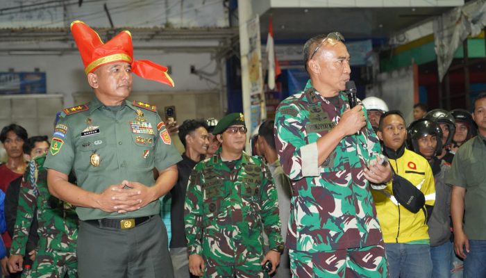 TNI Hadir Dengan Hati : Redam Aksi massa, Ciptakan Situasi Kondusif di Makassar