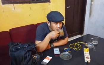 Warkop Siama di Jalan Tarakan, Menyeduh Kopi dan Meracik Terapi Kehangatan